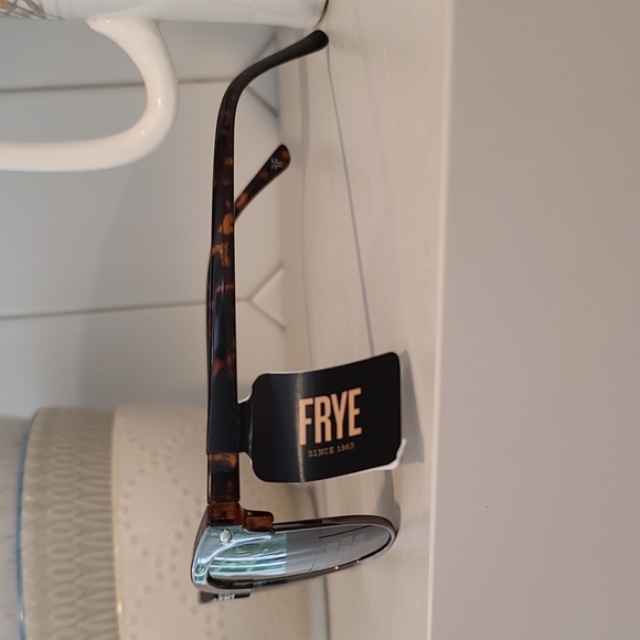 New polarized Frye sunglasses - Picture 3 of 6